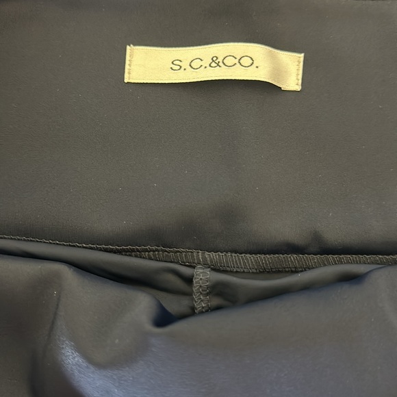 NWOT navy and white SC and co floral printed tummy control skorts size s… - Picture 3 of 5